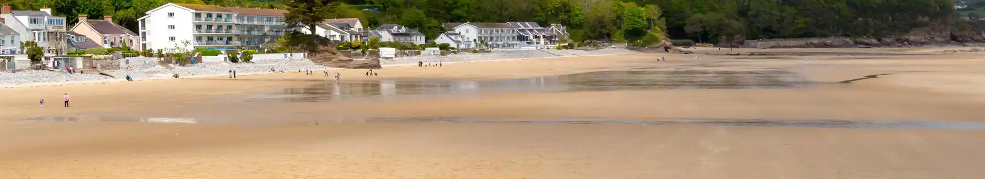 View along Saundersfoot Beach