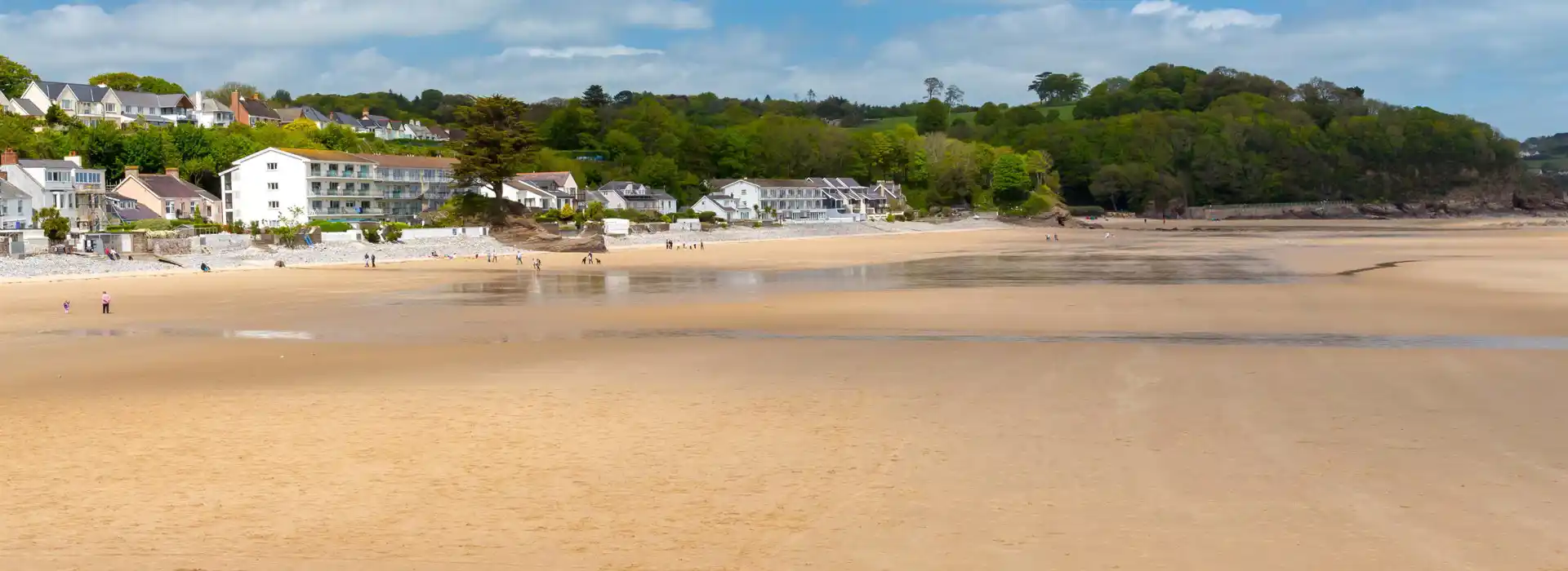 View along Saundersfoot Beach