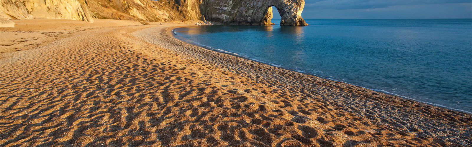 can dogs go on durdle door beach