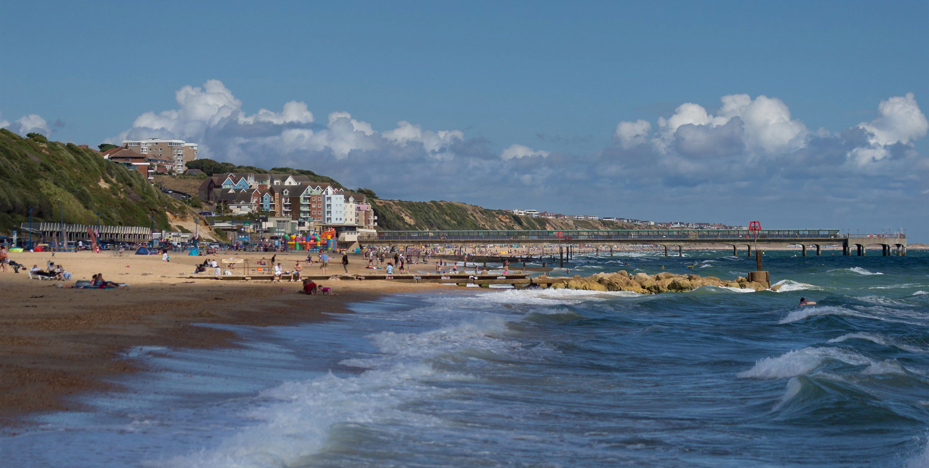 is boscombe beach dog friendly