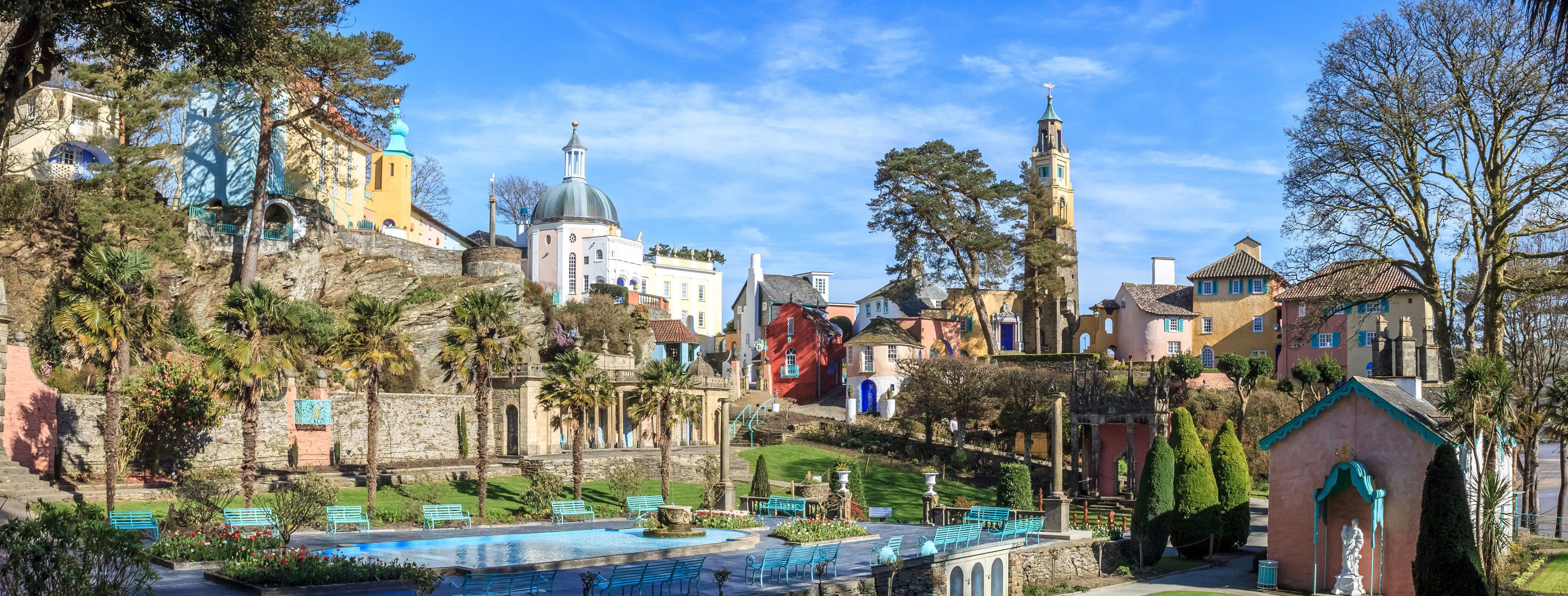 Campsites with swimming pools in Portmeirion, Gwynedd