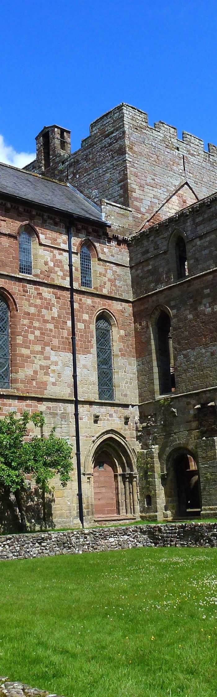 Campsites with electric hook up in Dacre, Cumbria