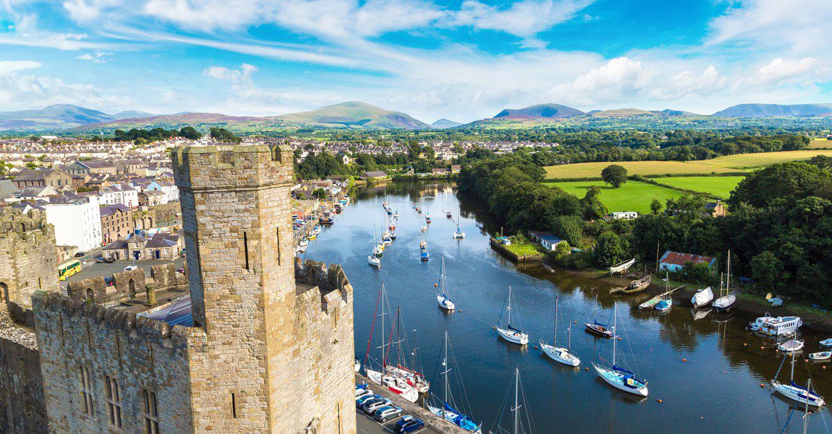 Campsites with swimming pools in Caernarfon, Gwynedd